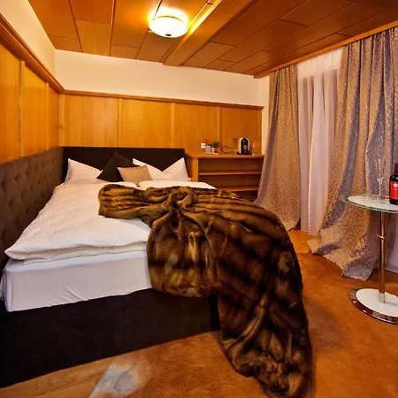 ميكايلا جيرلوس